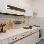 Bartulin شقة